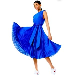 Alice + Olivia Yuki Strong Shoulder midi dress